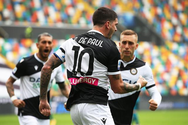 八卦媒体曝料 瓜迪奥拉外遇对象出席太太团合影